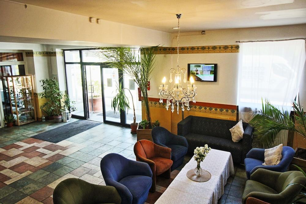 Nb With Free Parking Hotel